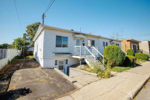 Maison à vendre située au 494, rue Lahaie, à Laval. (Capture d'écran - Centris)