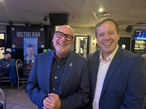 Michel Trottier, fondateur de Parti Laval, n’a pas été élu dans Laval-les-îles, ni Guillaume Lajoie dans Duvernay, malgré sa dynamique campagne sur les réseaux sociaux, mais ils sont très fiers du travail accompli.(Photo – 2M.Media – Geneviève Quessy) 