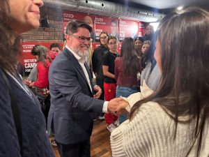 Soirée difficile chez Action Laval avec la défaite de son candidat à la mairie Frédéric Mayer, même si le parti a réussi à faire élire deux de ses conseillers municipaux sortants, David De Cotis (Saint-Bruno) et Isabelle Piché (Saint-François).(Photo 2M.Media)