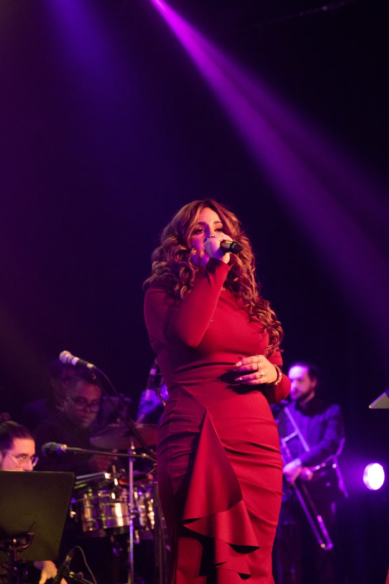Claudia Lenti a remporté le prix de la Révélation de l’année aux derniers Latin Awards Canada avec sa fusion de la culture italienne lavalloise avec la musique salsa. (Photo gracieuseté - Oro Marzo)