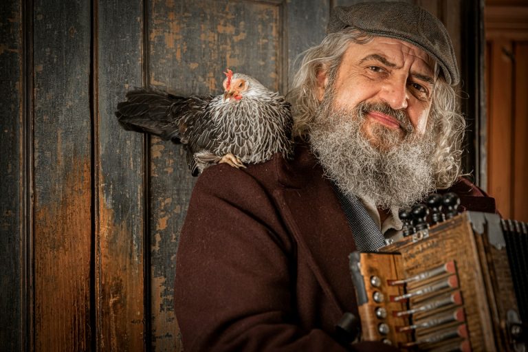 Yves Lambert: 50 ans de musique et toujours aussi flamboyant Tant que la santé le lui permet, Yves Lambert avance, crée, explore. Un demi-siècle de scène, et toujours cette même flamme. (Photo gracieuseté)
