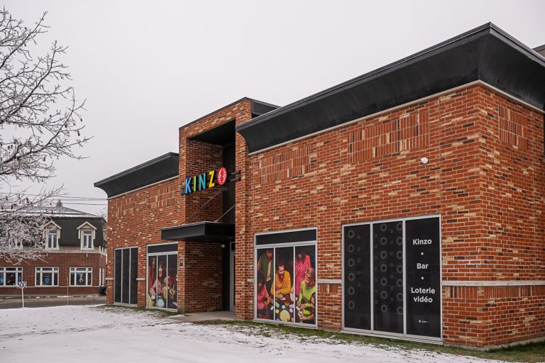 La nouvelle salle de bingo et le Kinzo ouvrent leurs portes à Sainte-Rose La nouvelle salle Kinzo située au 298, boulevard Sainte-Rose, à Laval. (Photo gracieuseté)
