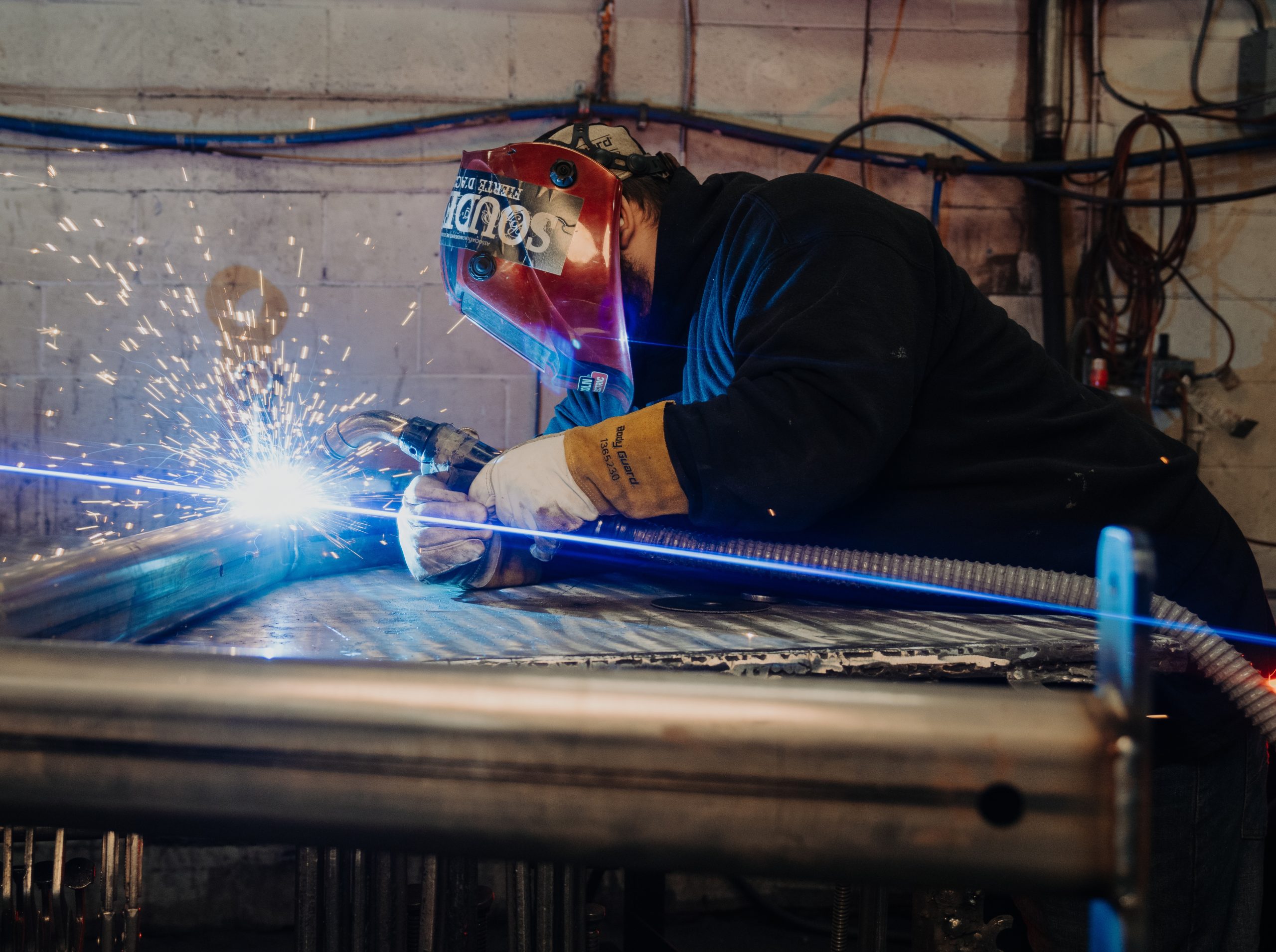 Toute la production des appareils de la marque Atlantis Strength se fait au même endroit. Cela inclut la coupe des tubes d’acier et l'assemblage des produits. (Photo gracieuseté – Atlantis Strength)