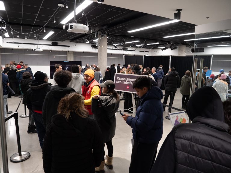 Des milliers de jeunes du secondaire se sont rendus au Collège Montmorency à l'occasion des portes ouvertes du seul cégep lavallois. (Photo gracieuseté)