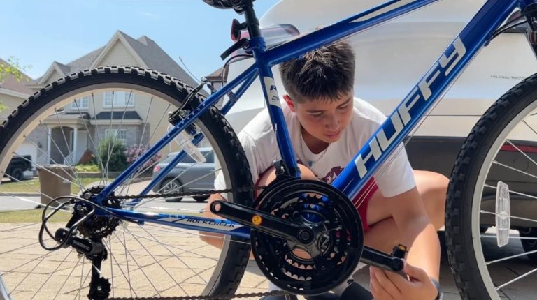 Former d’autres jeunes de Laval à construire des vélos électriques Les vidéos de formation de Marc-Anthony Mourad sont disponibles sur sa chaîne YouTube qui se nomme Marco-E-Rides. (Photo gracieuseté)