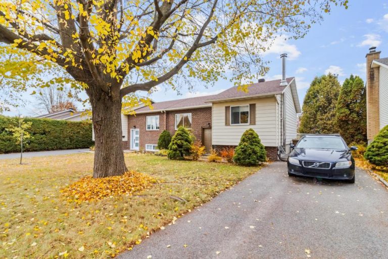 14 maisons en vente à 350 000$ et moins à Laval Maison située au 7592, rue Jodelle, dans Laval-Ouest, à Laval, qui est en vente à 350 000$ selon le site web Centris. (Capture d'écran - Centris)