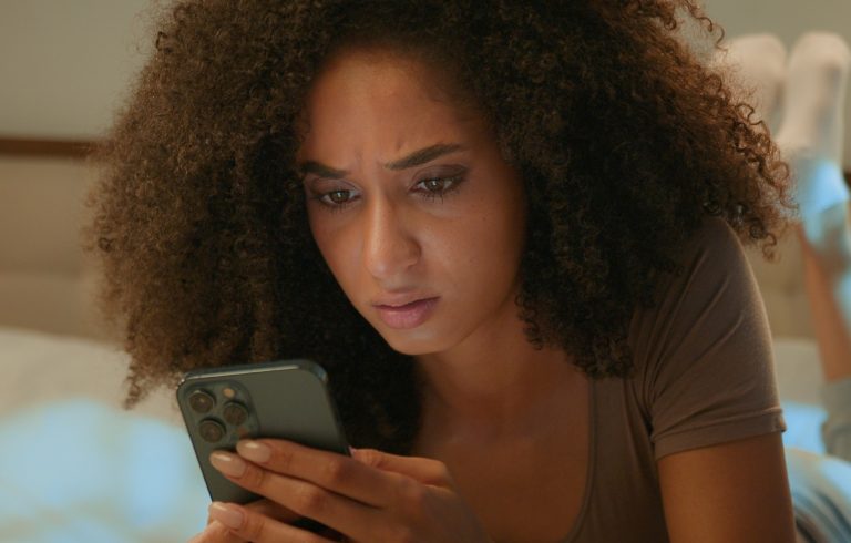 Qu’est-ce que le blâme de la victime? Plusieurs jeunes victimes de violence fondée sur le sexe font face à de l’incompréhension alors que l’empathie devrait être notre seule réponse afin de les aider à surmonter cette épreuve. (Photo gracieuseté – L’Édition Nouvelles)