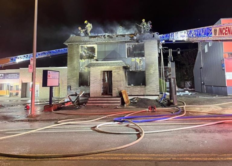 2 feux dont un suspect en moins de 24 heures boulevard des Laurentides L’un des deux feux suspects du week-end a eu lieu dans un bâtiment commercial du boulevard des Laurentides, à Vimont, qui est inoccupé en ce moment. (Photo gracieuseté)