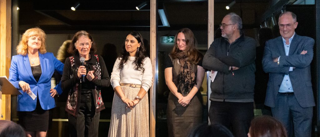 Représentant.e.s des six popotes roulantes de Laval rendant hommage à l’un.e de leurs membres. (Photo gracieuseté - France Saint-Germain Photographe)