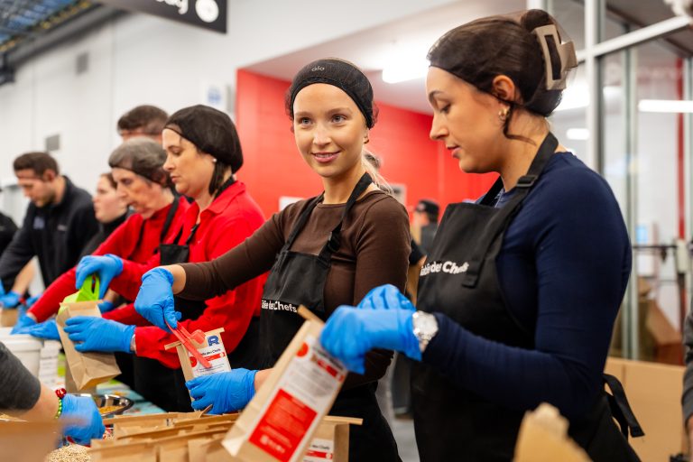 6500 soupes sèches pour des Lavallois dans le besoin Environ une centaine de citoyen.ne.s a contribué à la concoction de 6500 soupes sèches. (Photo gracieuseté)