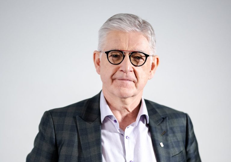 Le président de l’Ordre des infirmières et infirmiers du Québec à Laval Luc Mathieu, président de l’OIIQ, récemment en visite à Laval (Photo gracieuseté – Luc Mathieu)