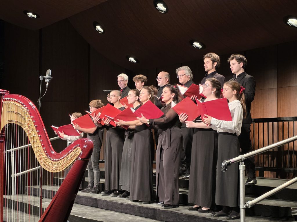 La famille Patenaude a chanté en chœur lors du concert Fêtes: la famille Patenaude vous invite de l’OSL. (Photo 2M.Média – Corinne Prince)