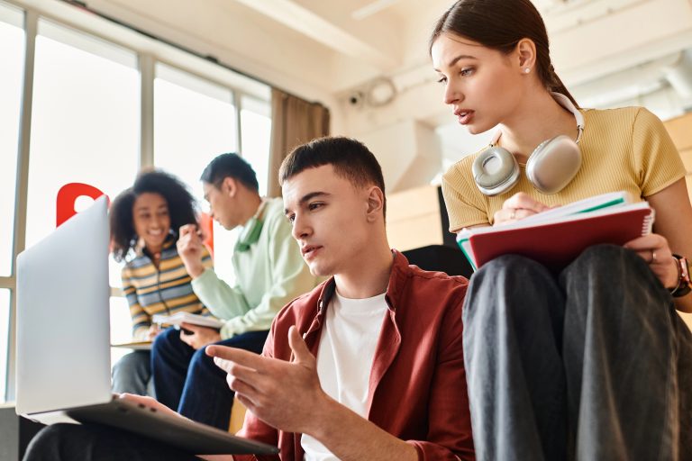 Plusieurs intervenants en persévérance et réussite scolaire à Laval s’unissent pour soutenir des projets créés par de jeunes étudiants d’un bout à l’autre de l’île Jésus. (Photo gracieuseté – Depositphotos)