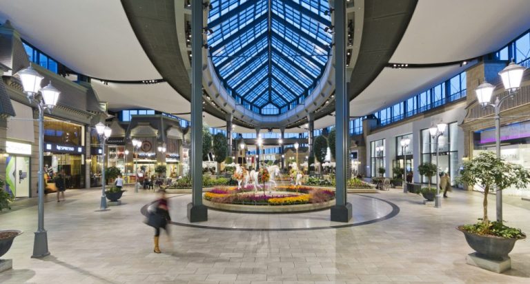 Le Carrefour Laval sera fermé lors des jours fériés du temps des Fêtes. (Photo 2M.Media - Archives)