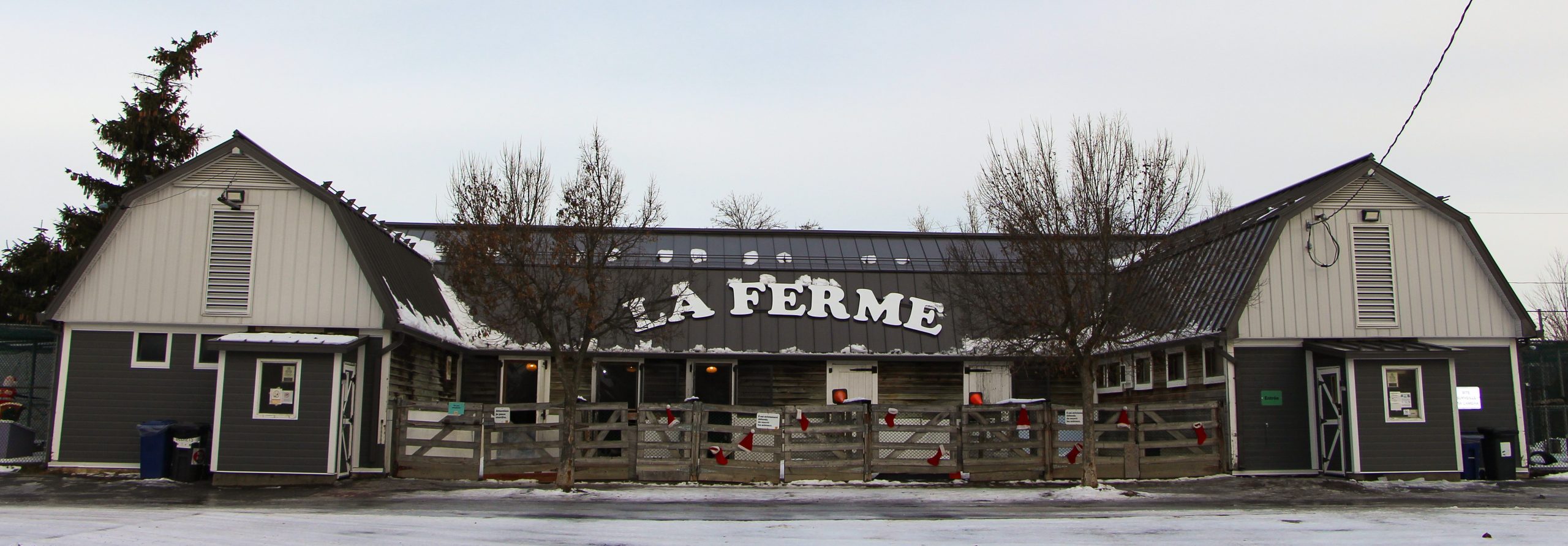 L’état actuel de la fermette du Centre de la nature, qui était tant prisée par les petites familles de la région, serait l’élément majeur justifiant sa fermeture, selon la Ville de Laval. (Photo gracieuseté – Luc Grenier)