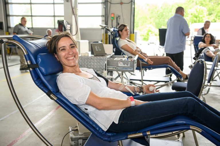 Il suffit d’une heure pour donner de son sang dans une clinique mobile d’Héma-Québec, dont celle à venir le lundi 29 décembre à Laval du côté de Laval-Ouest. (Photo gracieuseté – Page Facebook Ville de Laval)