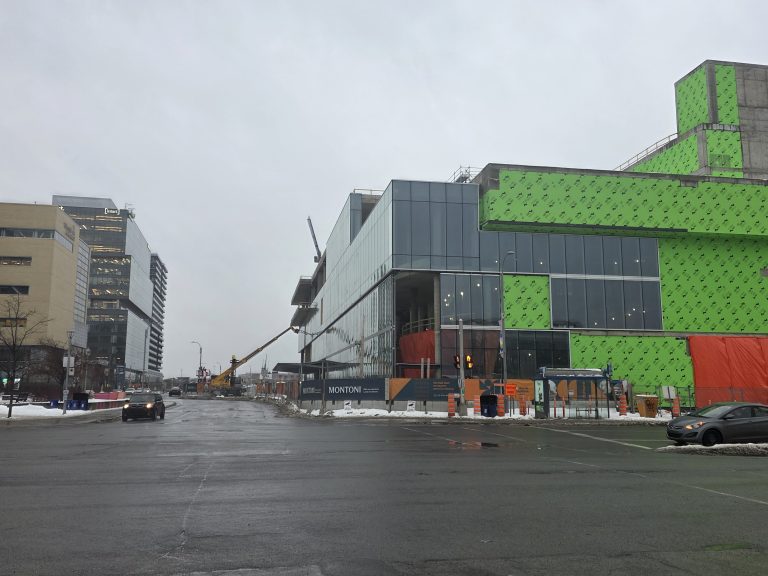 Tout ce qu’il faut savoir sur le budget 2026 de 1,3 G$ Le budget 2026 prévoit 3,2 M$ pour préparer l'ouverture de l'Épicentre-Culturel, qui abritera la Grande bibliothèque et le Centre de création artistique professionnelle mis en chantier en 2024 au coût de 180 M$