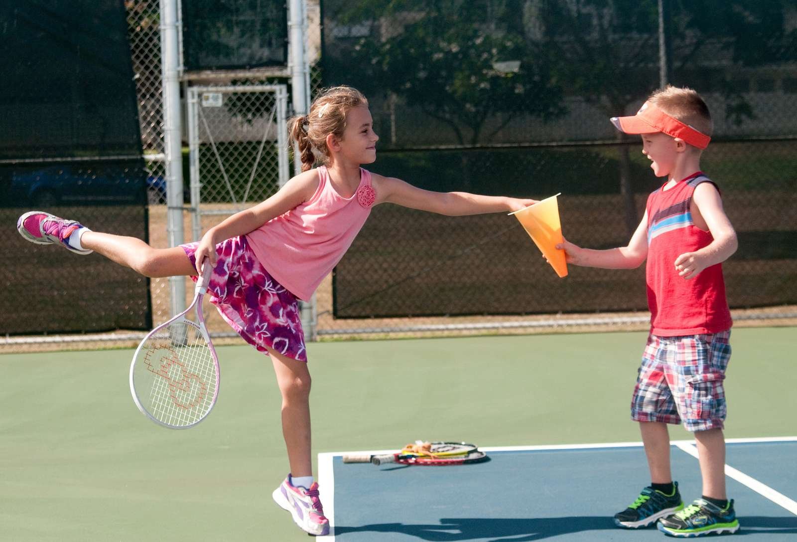 De nombreux jeunes ont découvert le tennis à Laval au cours de l'année 2025. (Photo gracieuseté - Tennis Laval)