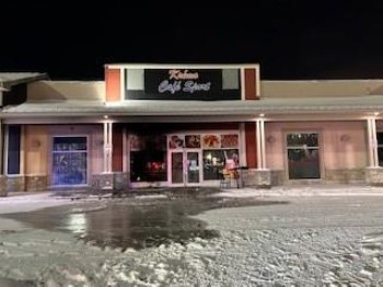 Un café situé dans une zone commerciale longeant l’autoroute 13, à Sainte-Dorothée, a reçu la visite d’un ou plusieurs individus malintentionnés dans la nuit du mardi 27 janvier. (Photo gracieuseté)