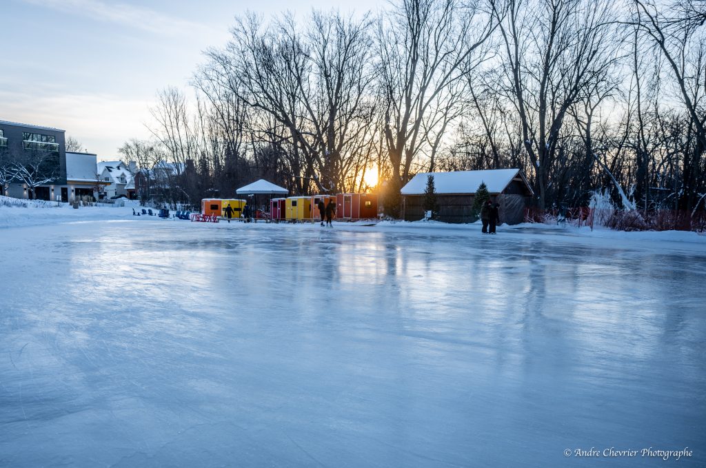 Éco-Nature entretient la patinoire établie sur la berge du Garrot, à Sainte-Rose. (Photo gracieuseté – André Chevrier)