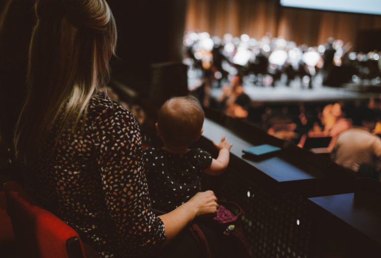 Dans un concert Bébé musique, le public peut se déplacer dans la salle André-Mathieu sans crainte de déranger l’audience. (Photo gracieuseté - Aja Palmer)