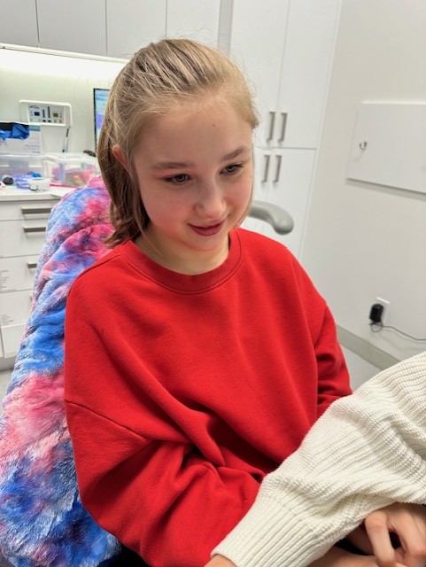 La jeune Sasha lors d’une visite chez Sourires Solidaires. (Photo gracieuseté)