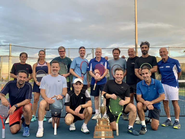 Les joueurs de l'équipe championne qui représentaient Sainte-Dorothée. (Photo gracieuseté)