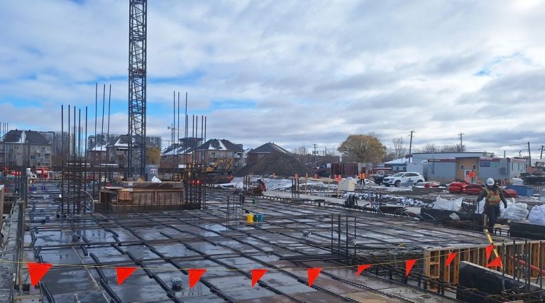 Entente Québec-Ottawa: 1 G$ pour les infrastructures liées au logement Les gouvernements supérieurs renforcent leur collaboration afin d’accélérer la construction de logements au Québec.