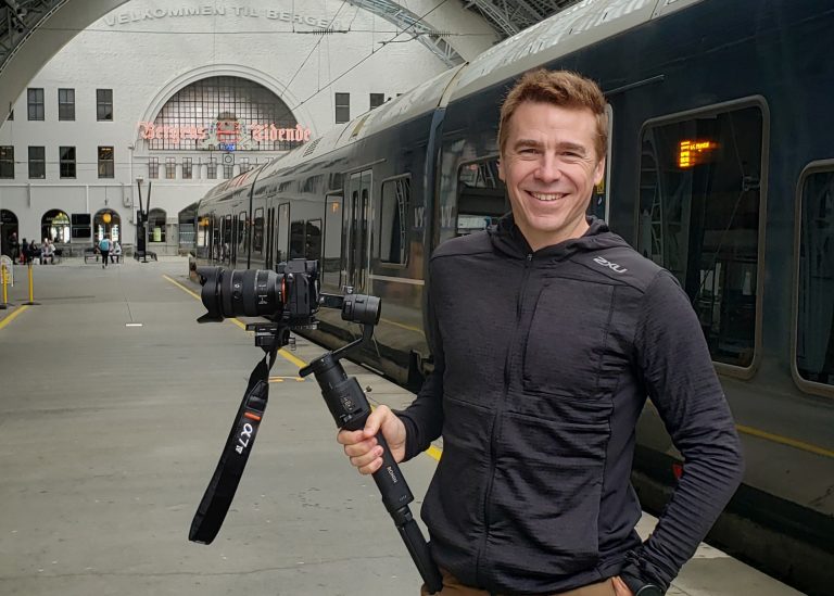 Tommy Ferlatte durant la production en Norvège du documentaire sur ce pays. (Photo gracieuseté)