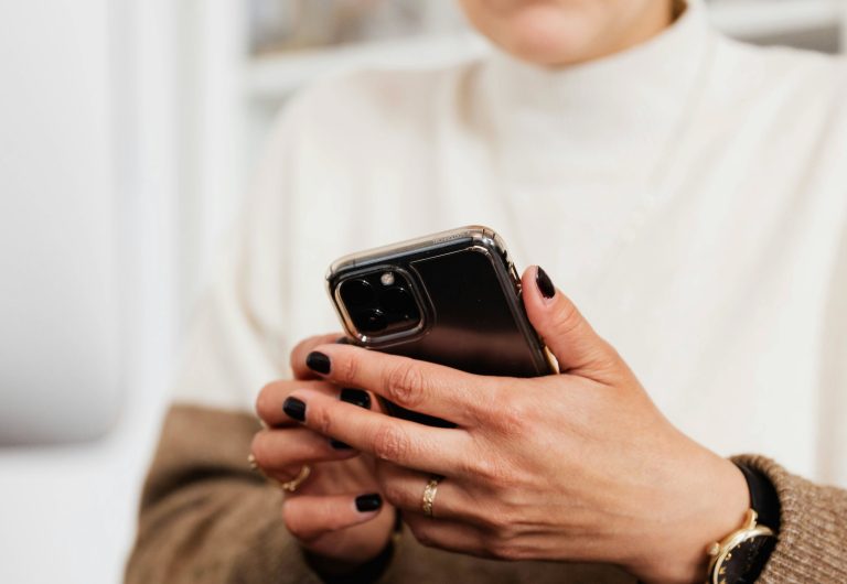 Connaissez les risques liés à l’utilisation d’applications financières Il est très utile d'avoir recours à des applications financières mais certaines précautions s'appliquent. (Photo gracieuseté - L'Édition Nouvelles)