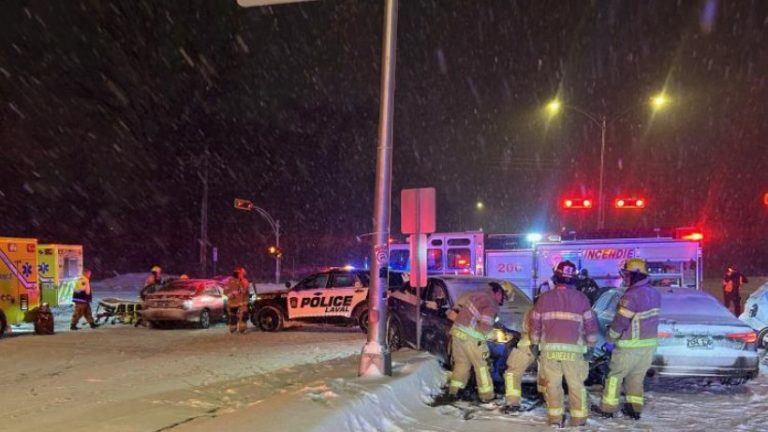 Un accident, causé probablement par la neige rendant la chaussée glissante, a impliqué quatre véhicules, dont trois accidentés, à l’heure de pointe, le lundi 10 février, dans l’ouest de Laval, au nord de Sainte-Dorothée. (Photo gracieuseté)