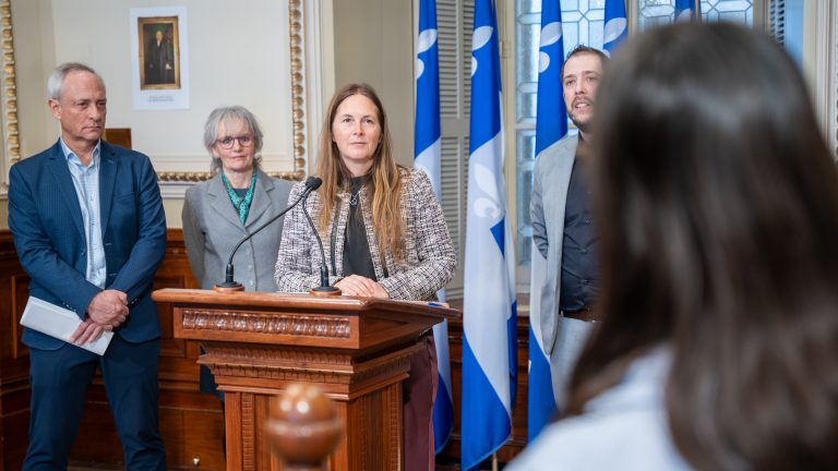 Virginie Dufour lors d’une conférence de presse portant sur la collecte sélective. (Photo gracieuseté)