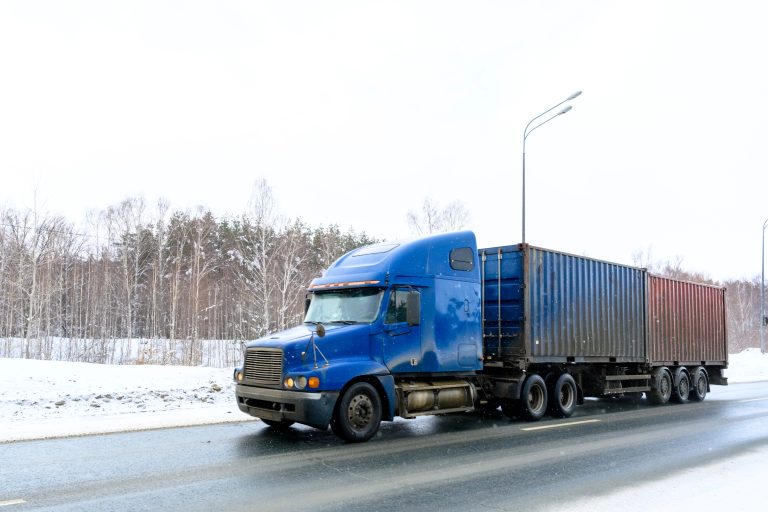 Ce sont 1950 camions qui ont été interceptés et vérifiés en janvier dans le cadre du Plan de surveillance des véhicules lourds à travers le Québec. (Photo gracieuseté – Depositphotos)
