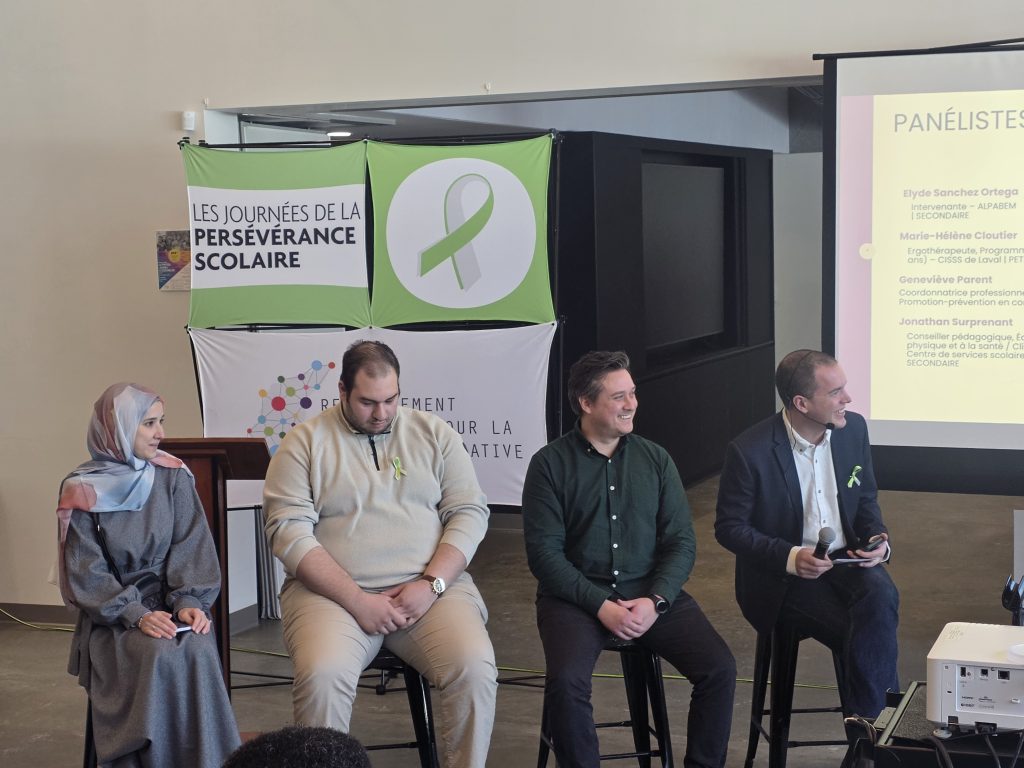 Le lancement a laissé place aux discussions formelles et informelles, mais aussi mis en lumière des pistes de solutions collectives face à l’enjeu de la persévérance scolaire. (Photo 2M.Media – Corinne Prince)