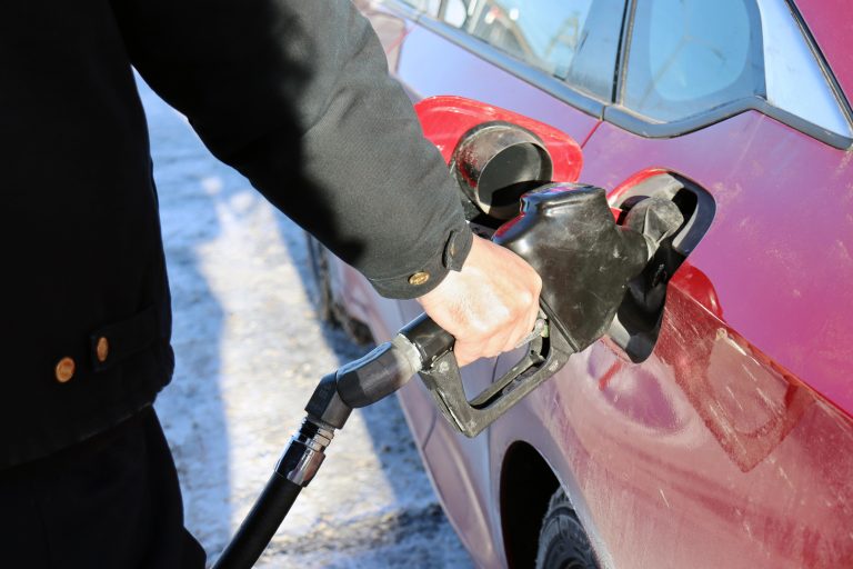Après Montréal, c’est à Laval que le prix de l’essence à la pompe demeure l’un des plus élevés à travers le Québec, voire au Canada. (Photo gracieuseté – Depositphotos)