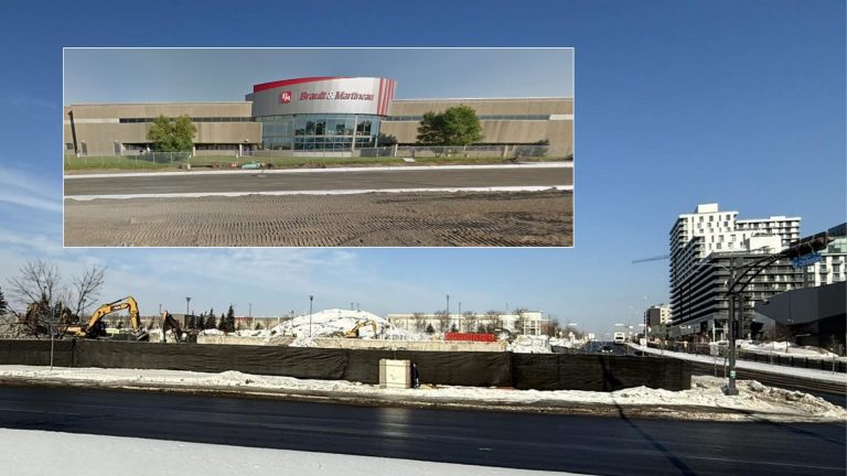 Vingt-cinq ans après sa construction, l’ancien magasin Brault & Martineau, situé à l’angle des boulevards de la Concorde et Le Corbusier, n’est plus qu’un souvenir.
