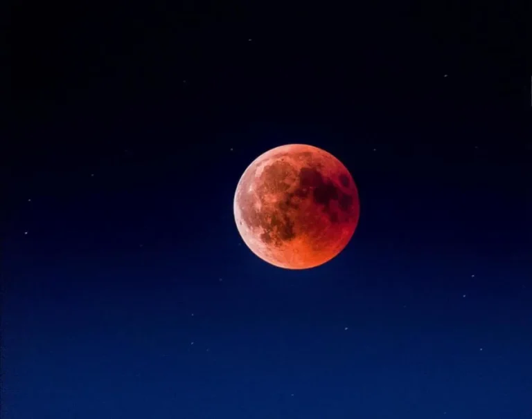 Éclipse lunaire totale. (Photo gracieuseté - Site web MétéoMédia)