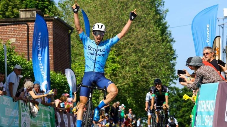 Matisse Julien à la suite de sa victoire lors de la première étape de la Ronde de l’Oise en 2023. (Photo gracieuseté)