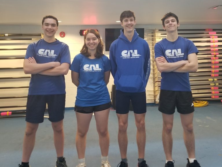 Les athlètes du Club d'aviron de Laval Jérémie Desmarais, Maria Necula, Arthur Bulgaru et Mathis Gauvin qui ont tous été identifiés par Aviron Québec. (Photo gracieuseté - Jonathan Nguyen)