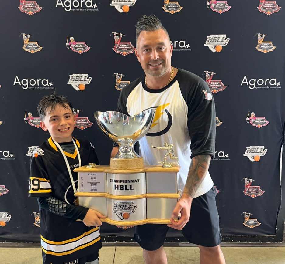 À droite, Jean-Philippe Cyr, nouveau propriétaire de l’équipe de la LNHB qui déménagera à Laval en vue de la prochaine saison. (Photo gracieuseté)