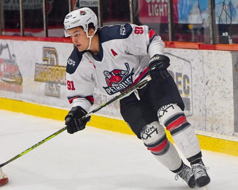 Les Pétroliers de Laval voudront venger leur élimination subie aux mains des 3L de Rivière-du-Loup lors des deux dernières saisons. (Capture d'écran - Page Facebook de la LNAH)