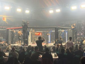 Ils étaient quelque 2000 amateurs d’arts martiaux mixtes à assister au gala qui tenait l’affiche du Colisée le 27 mars dernier.