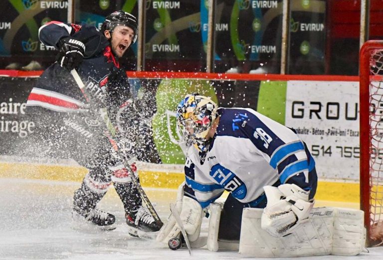 Les Pétroliers atteignent les demi-finales de la LNAH Photo prise lors du duel de premier tour des séries éliminatoires de la LNAH entre les Pétroliers de Laval et les 3L de Rivière-du-Loup. (Photo gracieuseté - BIGBENFOTO)