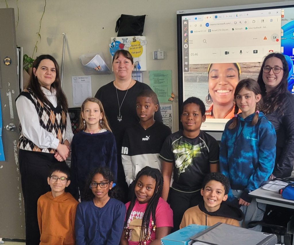 Élèves membres du conseil d’administration lié à la friperie de l’école Léon-Guilbault de bas en haut et de gauche à droite: Muhammad Mudhoo, Lilia Gbedan, Déborah Legba-Mony, Tristan Waffo, Lliana Boucher, Lenny Billong, Mack Eltheau Felix et Julie Bernier en compagnie de Thiziri Hadjchaib, Suzanne Klockars, Clarissa Guignard et Roxanne Bélanger, enseignantes. (Photo gracieuseté)