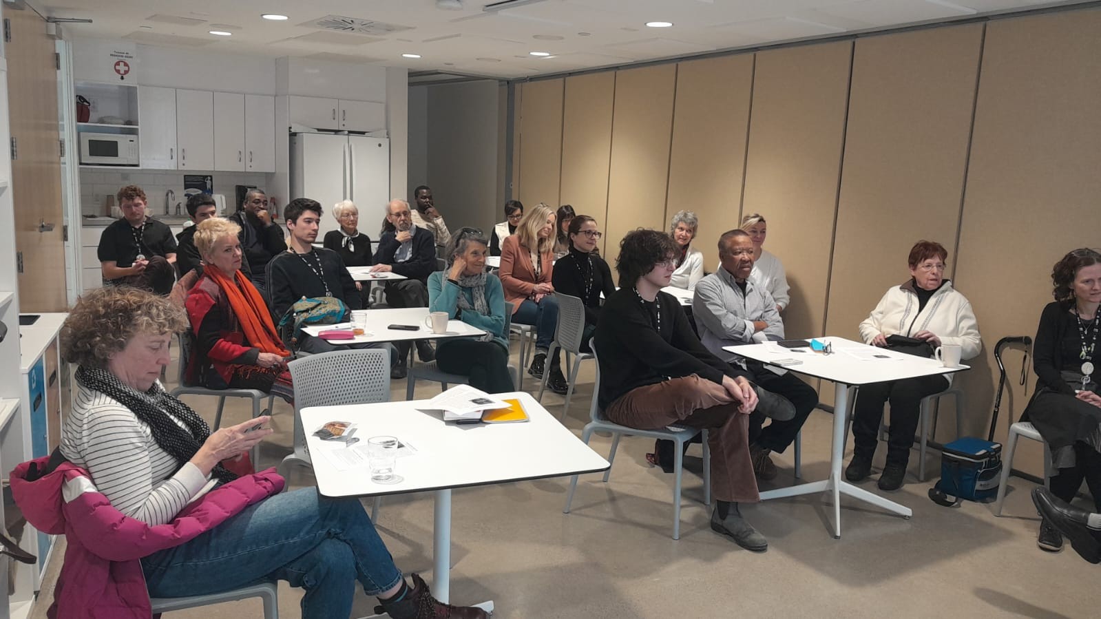 Danielle Shelton, directrice de la Société littéraire de Laval proposait un atelier de création poétique pour cette activité tenue dans le cadre du Mois de l’histoire des Noirs. (Photo 2M.Media – Bélizaire Raphaël)