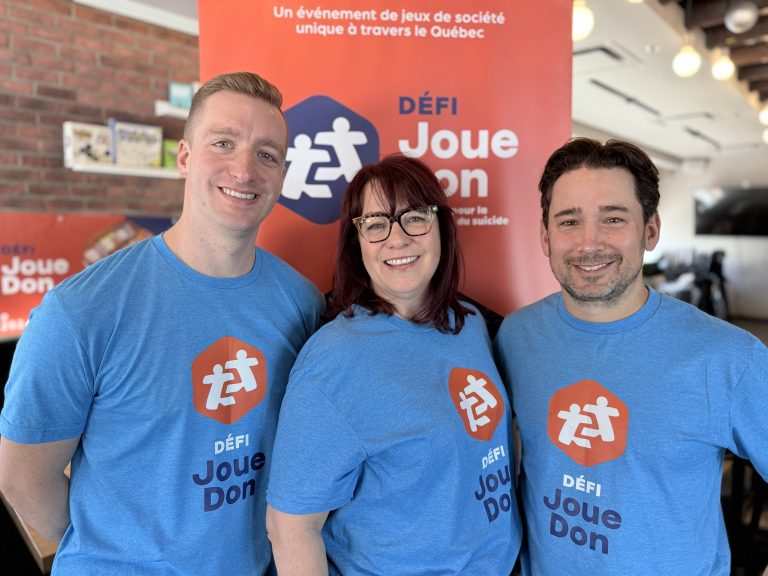 Dans l’ordre habituel: Olivier Charbonneau, fondateur du Défi Joue Don, Sylvie Robidoux, coorganisatrice du Défi Joue Don, et Jean-François Baril, porte-parole du Défi Joue Don. (Photo gracieuseté)