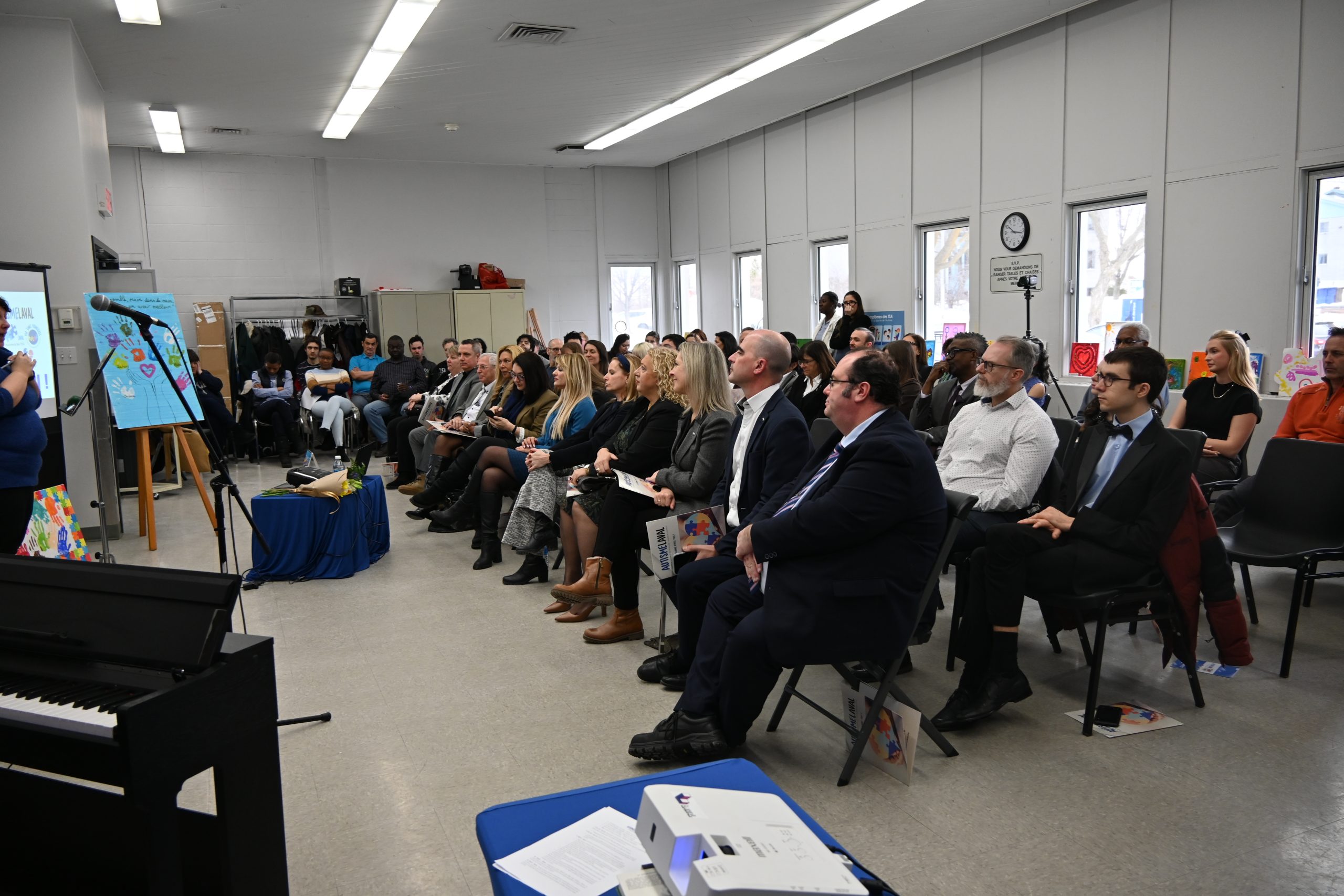 Photo prise lors du lancement du Mois de l’autisme. (Photo gracieuseté - Autisme Laval)