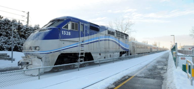 Les trains du réseau d’exo, qui comprend trois gares en sol lavallois, respecteront un horaire spécial durant le long congé de Pâques. (Photo 2M.Media – Archives)