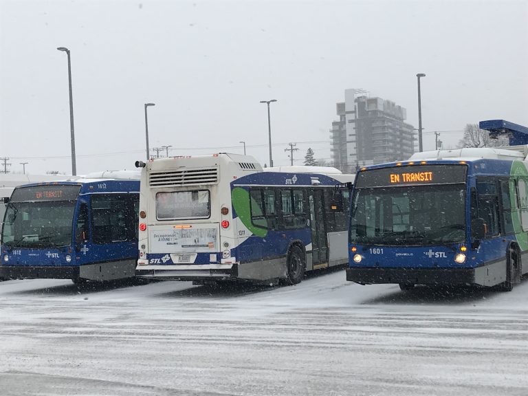 La Société de transport de Laval prévoit des annulations et perturbations ces prochaines semaines sur son réseau d’autobus d’un bout à l’autre de l’île Jésus. (Photo 2M.Media)