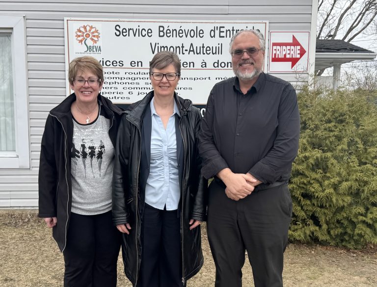 Monique Sauvé et Linda Caron lors de leur tournée des popotes roulantes de Laval. (Photo gracieuseté)